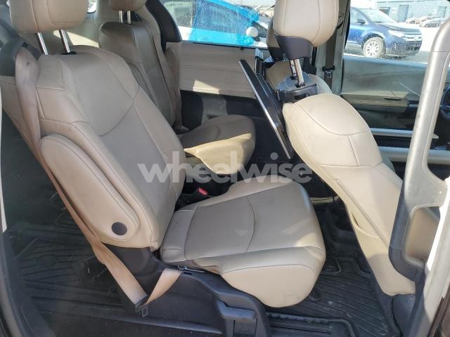 Photo 6 of 2021 TOYOTA SIENNA XLE (VIN 5TDYSKFC5MS013405)