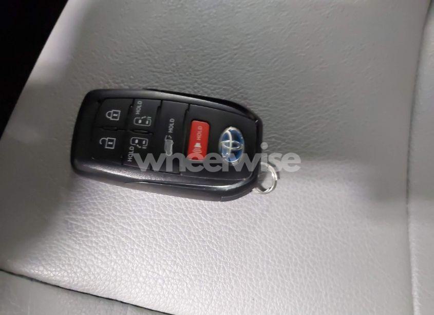 Photo 11 of 2024 Toyota Sienna XLE (VIN 5TDYSKFC5RS135866)