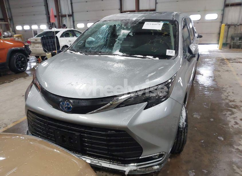 Photo 12 of 2024 Toyota Sienna XLE (VIN 5TDYSKFC5RS135866)