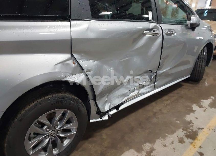 Photo 17 of 2024 Toyota Sienna XLE (VIN 5TDYSKFC5RS135866)