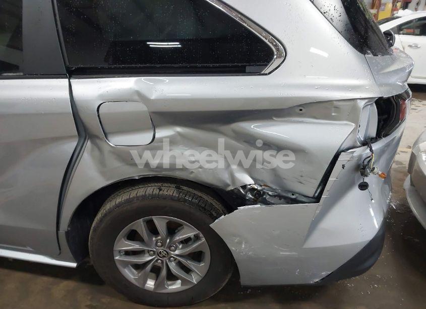 Photo 19 of 2024 Toyota Sienna XLE (VIN 5TDYSKFC5RS135866)