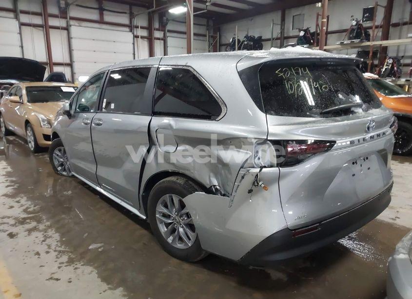 Photo 3 of 2024 Toyota Sienna XLE (VIN 5TDYSKFC5RS135866)