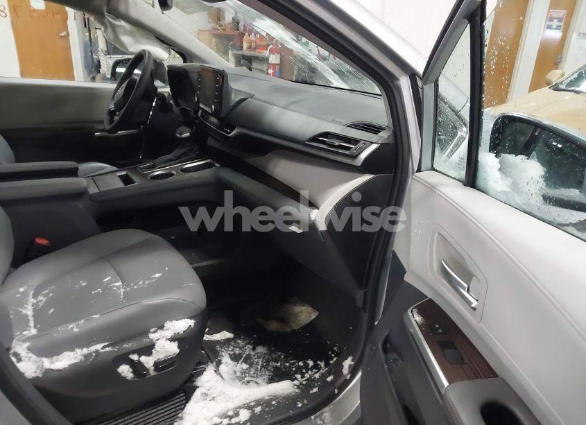 Photo 5 of 2024 Toyota Sienna XLE (VIN 5TDYSKFC5RS135866)