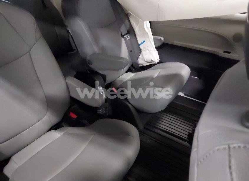 Photo 8 of 2024 Toyota Sienna XLE (VIN 5TDYSKFC5RS135866)