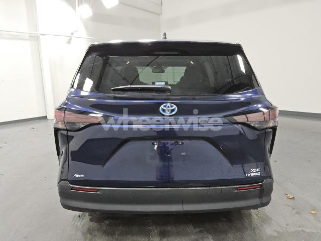 2024 TOYOTA SIENNA XLE (VIN 5TDYSKFC7RS114937) main photo