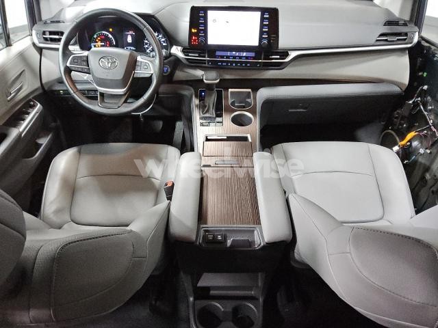 Photo 7 of 2024 TOYOTA SIENNA XLE (VIN 5TDYSKFC7RS114937)
