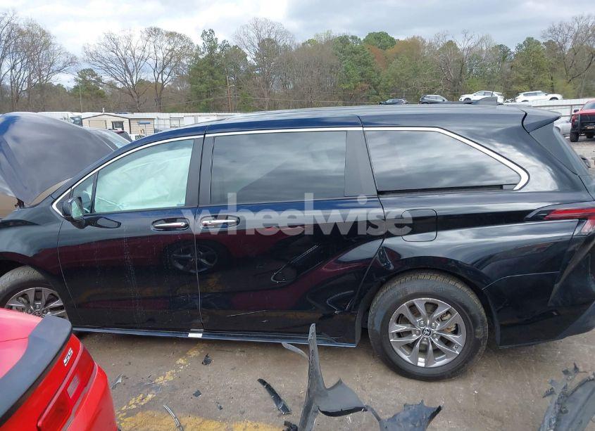 Photo 14 of 2023 Toyota Sienna XLE (VIN 5TDYSKFC8PS074090)