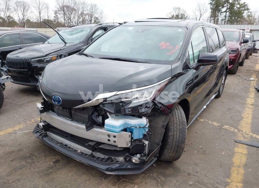 Photo 2 of 2023 Toyota Sienna XLE (VIN 5TDYSKFC8PS074090)