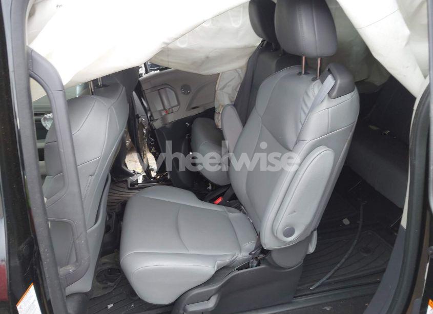 Photo 8 of 2023 Toyota Sienna XLE (VIN 5TDYSKFC8PS074090)