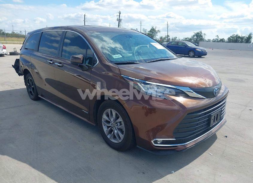 2021 Toyota Sienna XLE (VIN 5TDYSKFC9MS008904) main photo