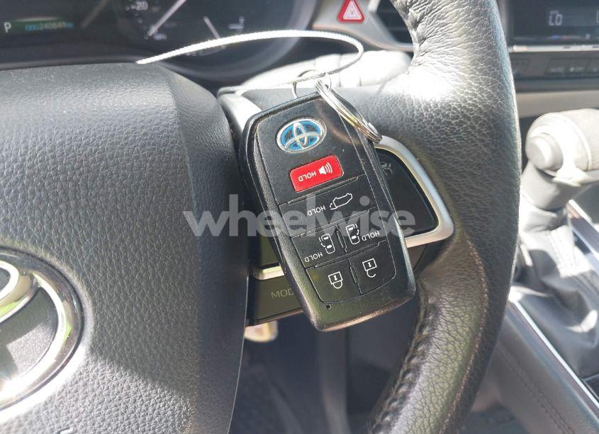 Photo 11 of 2021 Toyota Sienna XLE (VIN 5TDYSKFC9MS008904)