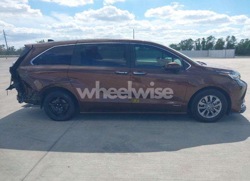 Photo 13 of 2021 Toyota Sienna XLE (VIN 5TDYSKFC9MS008904)