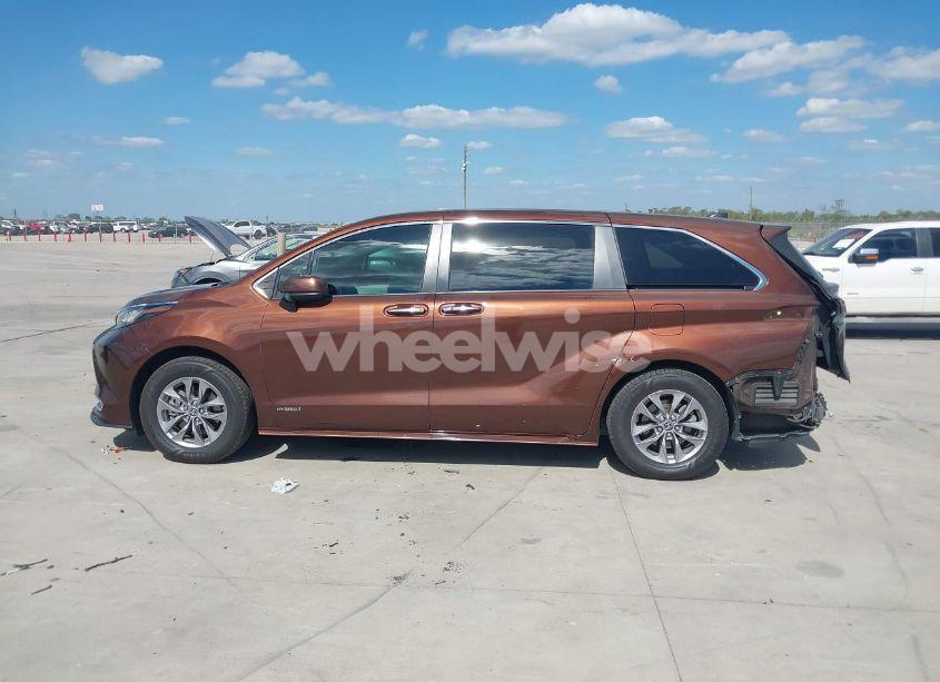 Photo 14 of 2021 Toyota Sienna XLE (VIN 5TDYSKFC9MS008904)