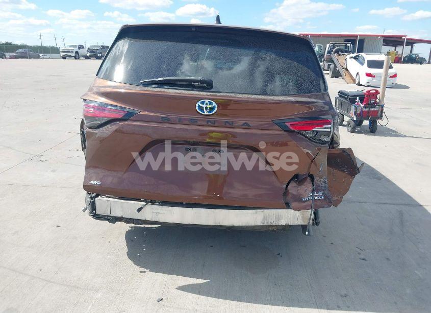Photo 6 of 2021 Toyota Sienna XLE (VIN 5TDYSKFC9MS008904)