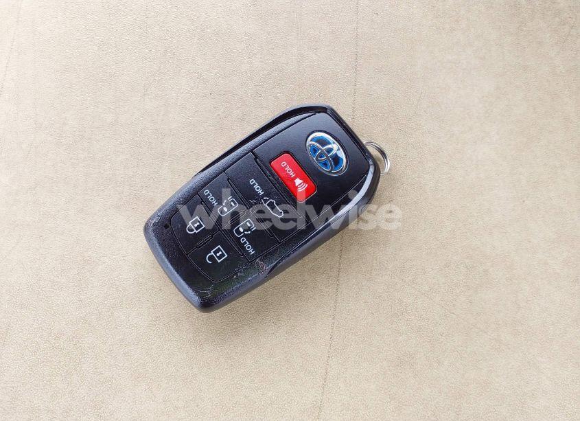 Photo 11 of 2024 Toyota Sienna XLE (VIN 5TDYSKFC9RS120030)