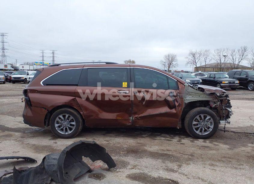 Photo 14 of 2024 Toyota Sienna XLE (VIN 5TDYSKFC9RS120030)