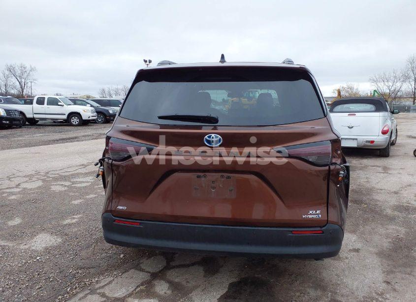 Photo 17 of 2024 Toyota Sienna XLE (VIN 5TDYSKFC9RS120030)