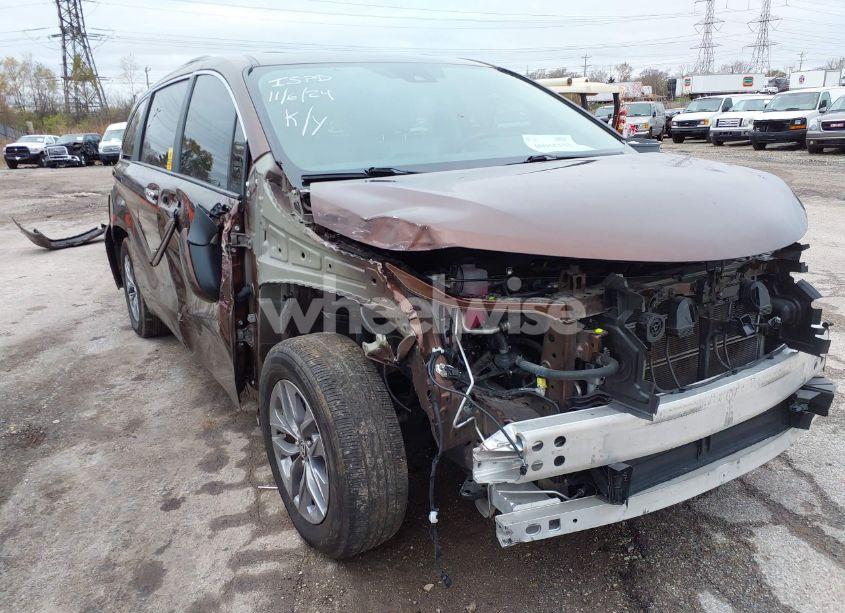 Photo 6 of 2024 Toyota Sienna XLE (VIN 5TDYSKFC9RS120030)