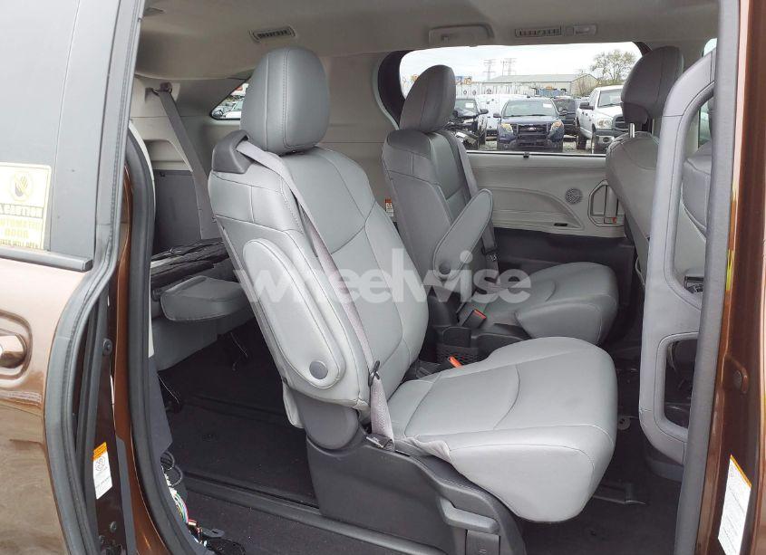 Photo 8 of 2024 Toyota Sienna XLE (VIN 5TDYSKFC9RS120030)