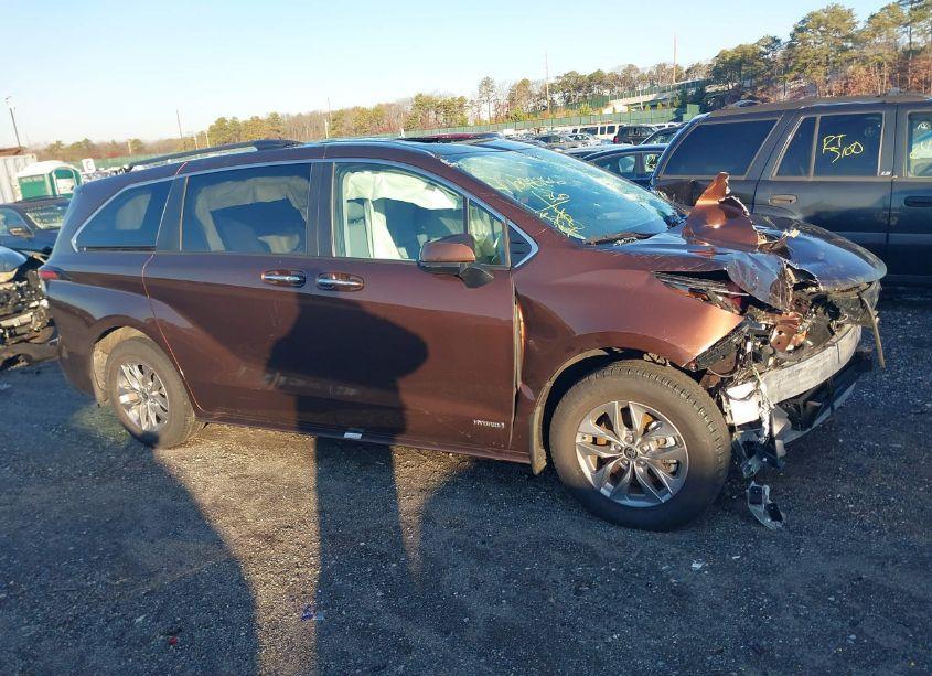 Photo 13 of 2021 Toyota Sienna XLE (VIN 5TDYSKFCXMS036212)