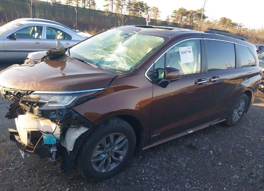 Photo 14 of 2021 Toyota Sienna XLE (VIN 5TDYSKFCXMS036212)
