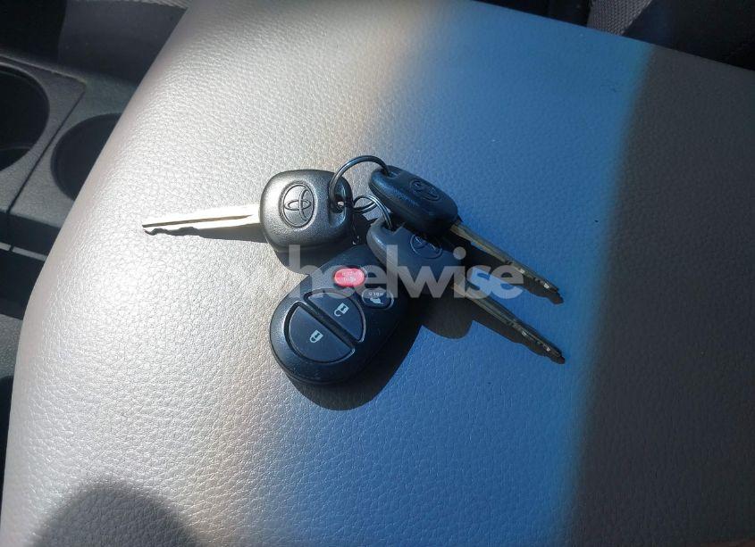 Photo 11 of 2011 Toyota Sequoia PLATINUM 5.7L V8 (VIN 5TDYY5G11BS034892)