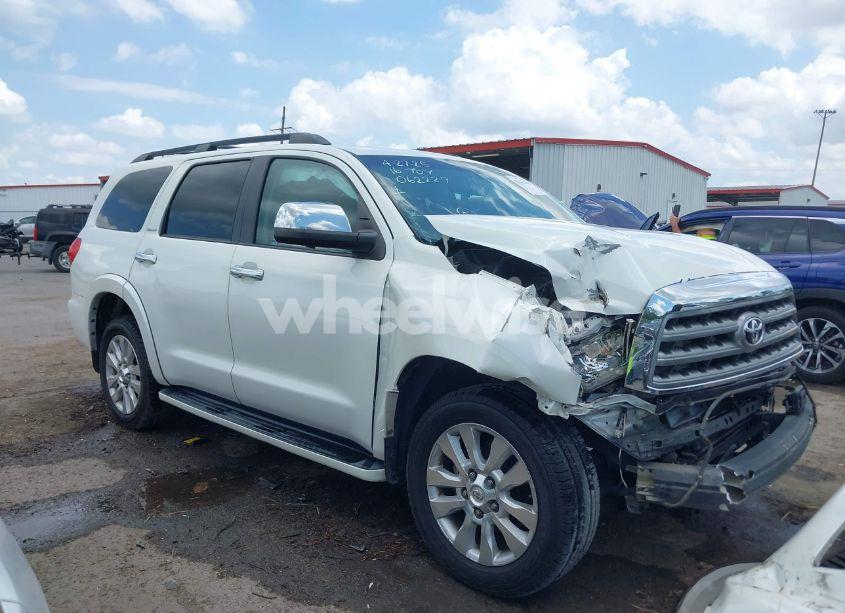 Photo 13 of 2016 Toyota Sequoia PLATINUM 5.7L V8 (VIN 5TDYY5G11GS062229)