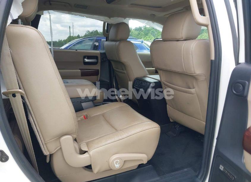 Photo 8 of 2016 Toyota Sequoia PLATINUM 5.7L V8 (VIN 5TDYY5G11GS062229)