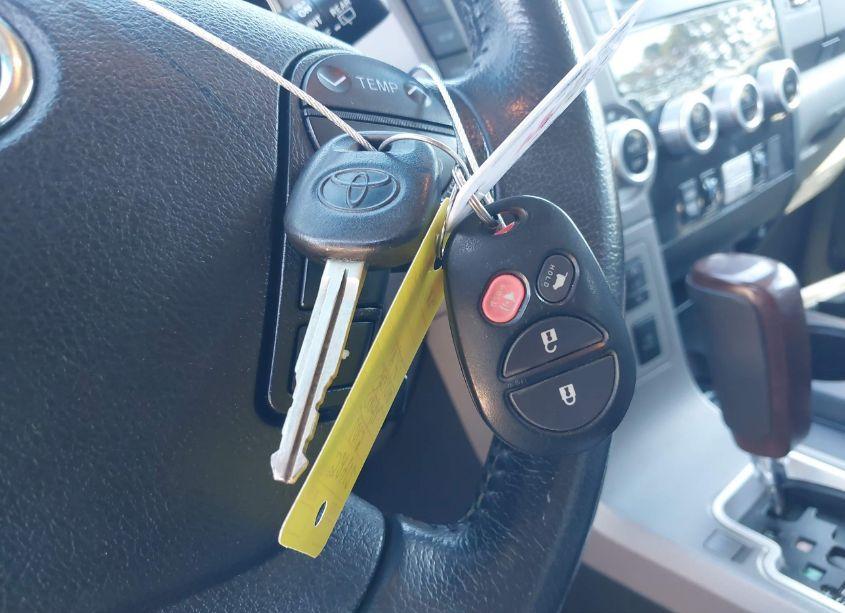 Photo 11 of 2013 Toyota Sequoia PLATINUM 5.7L V8 (VIN 5TDYY5G14DS044951)