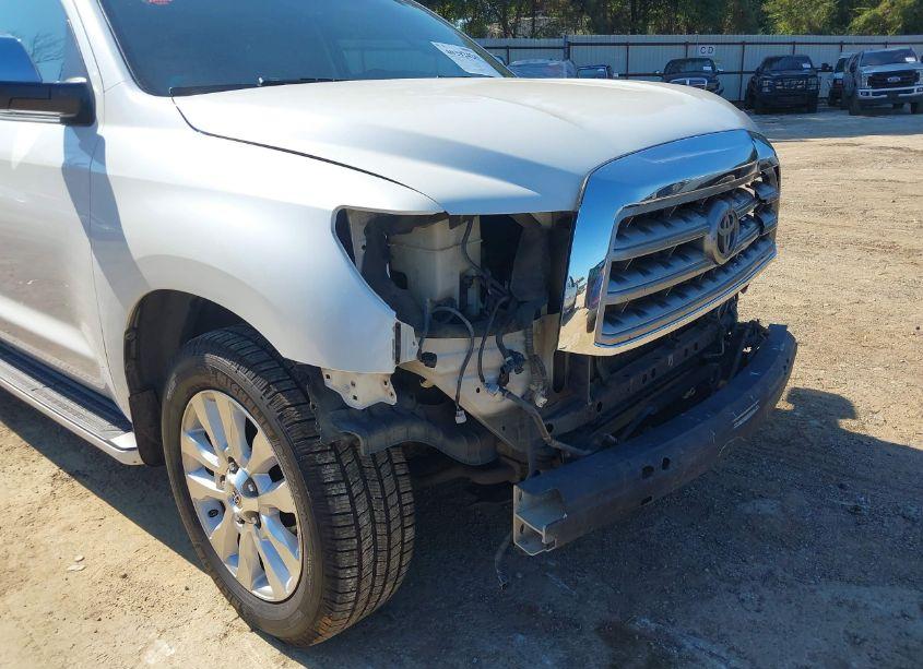 Photo 18 of 2013 Toyota Sequoia PLATINUM 5.7L V8 (VIN 5TDYY5G14DS044951)