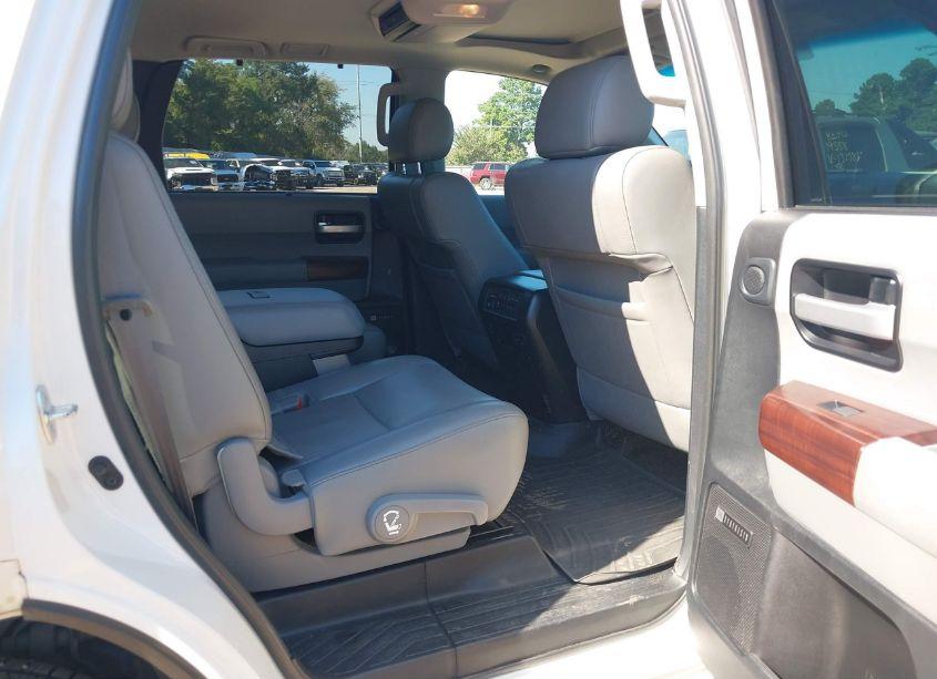 Photo 8 of 2013 Toyota Sequoia PLATINUM 5.7L V8 (VIN 5TDYY5G14DS044951)