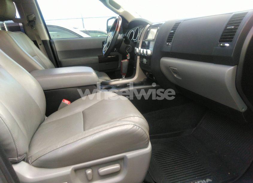 Photo 5 of 2017 Toyota Sequoia PLATINUM (VIN 5TDYY5G16HS069257)