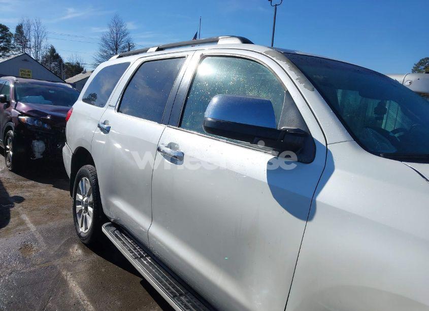 Photo 13 of 2012 Toyota Sequoia PLATINUM 5.7L V8 (VIN 5TDYY5G18CS037726)