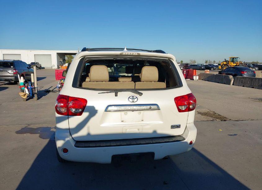 Photo 16 of 2014 Toyota Sequoia PLATINUM 5.7L V8 (VIN 5TDYY5G1XES053266)