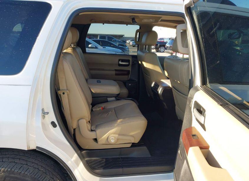 Photo 8 of 2014 Toyota Sequoia PLATINUM 5.7L V8 (VIN 5TDYY5G1XES053266)