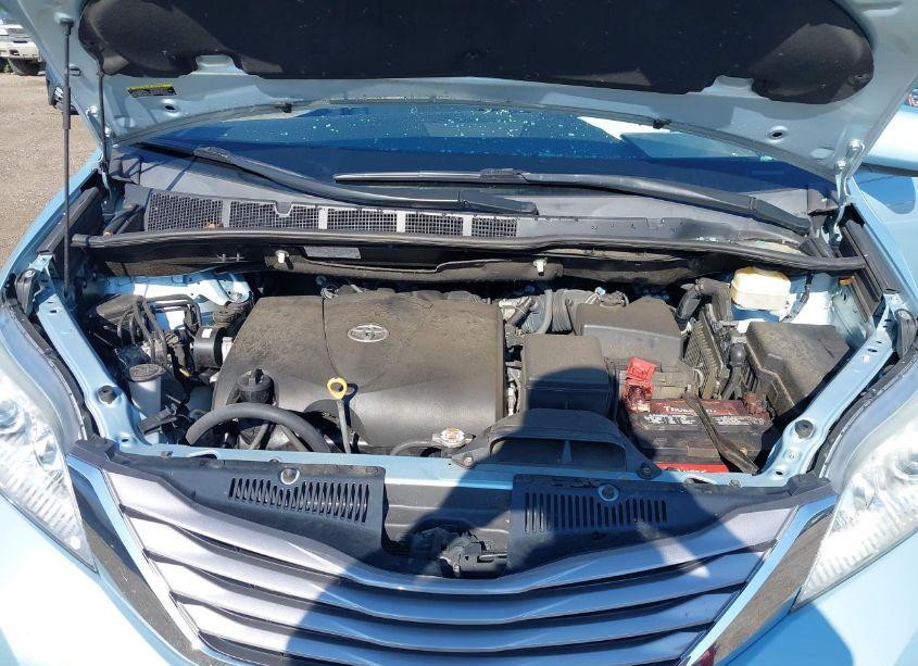 Photo 10 of 2017 Toyota Sienna XLE 8 PASSENGER (VIN 5TDYZ3DC0HS779729)