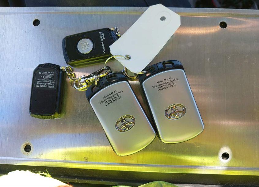 Photo 11 of 2017 Toyota Sienna XLE 8 PASSENGER (VIN 5TDYZ3DC0HS779729)