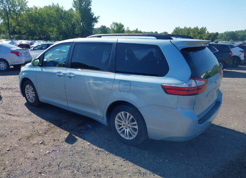 Photo 3 of 2017 Toyota Sienna XLE 8 PASSENGER (VIN 5TDYZ3DC0HS779729)