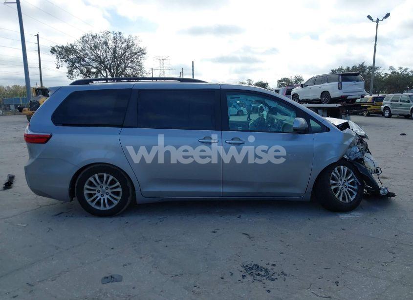 Photo 14 of 2017 Toyota Sienna XLE/LIMITED (VIN 5TDYZ3DC0HS782811)