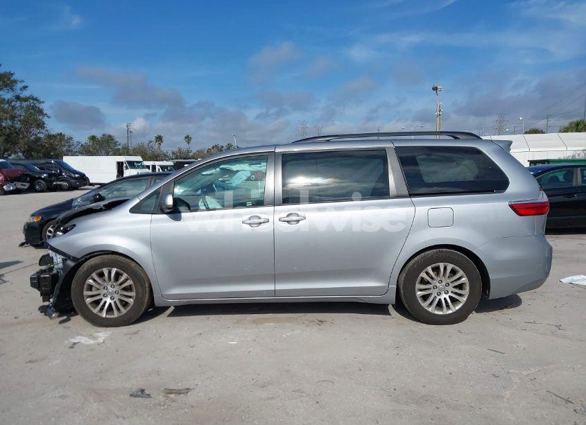 Photo 15 of 2017 Toyota Sienna XLE/LIMITED (VIN 5TDYZ3DC0HS782811)