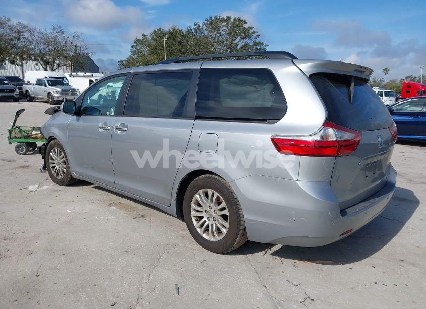 Photo 3 of 2017 Toyota Sienna XLE/LIMITED (VIN 5TDYZ3DC0HS782811)