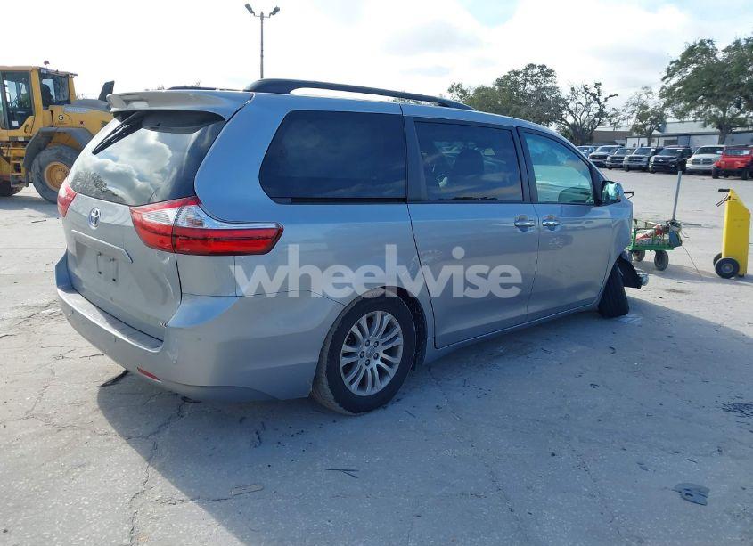 Photo 4 of 2017 Toyota Sienna XLE/LIMITED (VIN 5TDYZ3DC0HS782811)