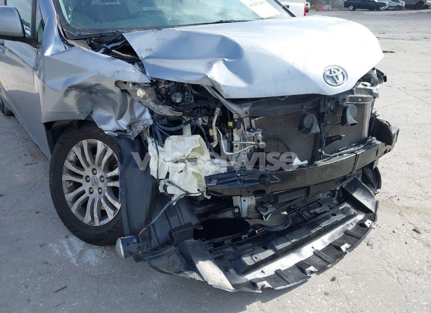 Photo 6 of 2017 Toyota Sienna XLE/LIMITED (VIN 5TDYZ3DC0HS782811)