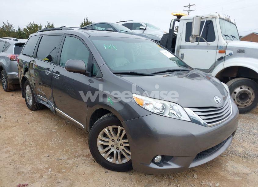 2017 Toyota Sienna XLE/LIMITED (VIN 5TDYZ3DC0HS817539) main photo