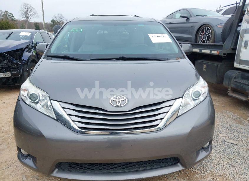 Photo 12 of 2017 Toyota Sienna XLE/LIMITED (VIN 5TDYZ3DC0HS817539)