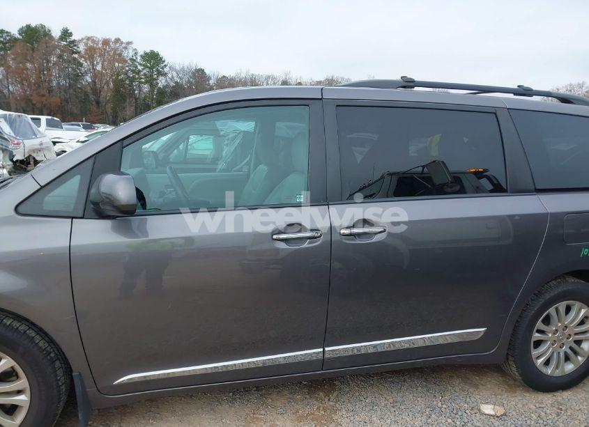 Photo 14 of 2017 Toyota Sienna XLE/LIMITED (VIN 5TDYZ3DC0HS817539)