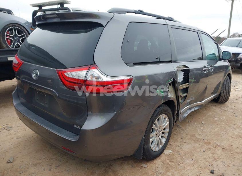 Photo 4 of 2017 Toyota Sienna XLE/LIMITED (VIN 5TDYZ3DC0HS817539)