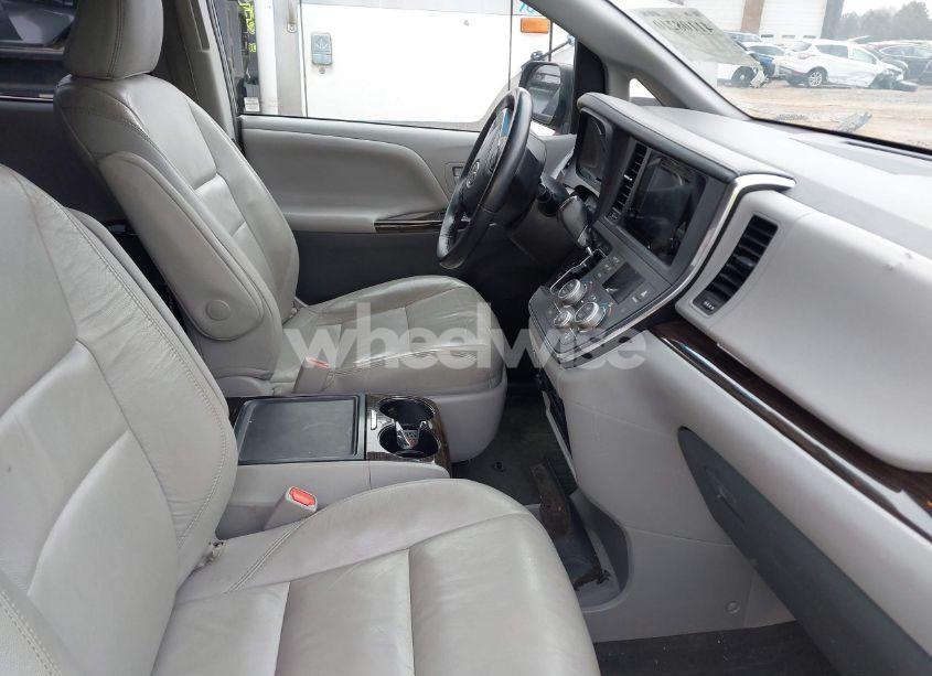 Photo 5 of 2017 Toyota Sienna XLE/LIMITED (VIN 5TDYZ3DC0HS817539)