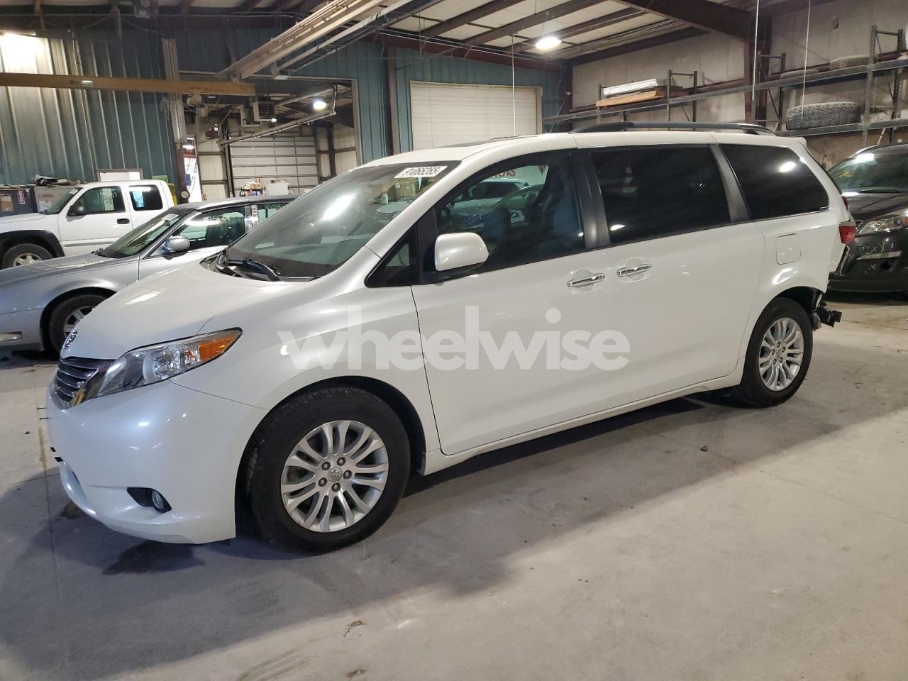 2017 TOYOTA SIENNA XLE (VIN 5TDYZ3DC0HS839539) main photo