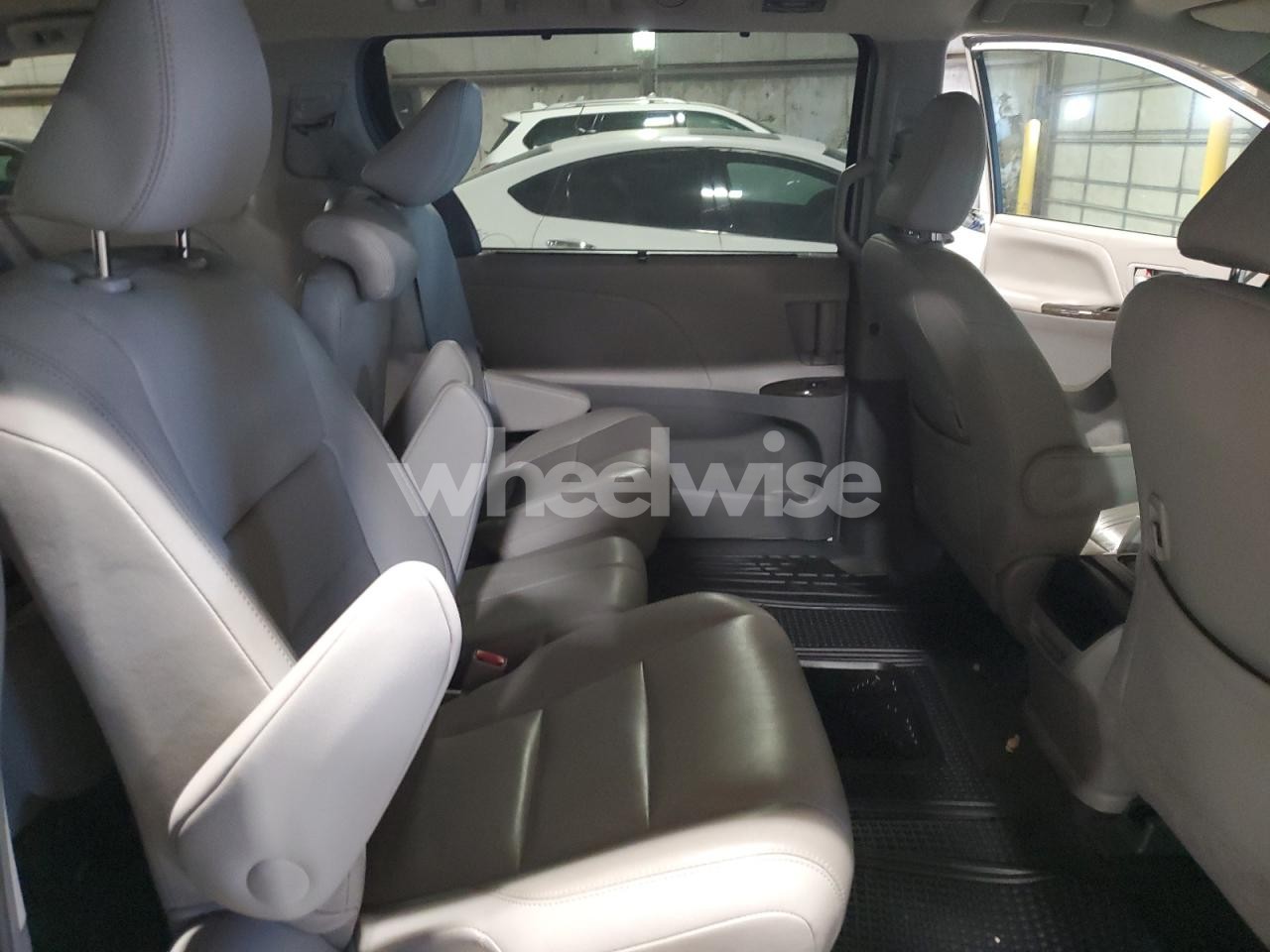 Photo 11 of 2017 TOYOTA SIENNA XLE (VIN 5TDYZ3DC0HS839539)